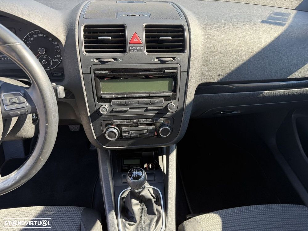 VW Jetta 1.6 TDi Trendline BM - 13