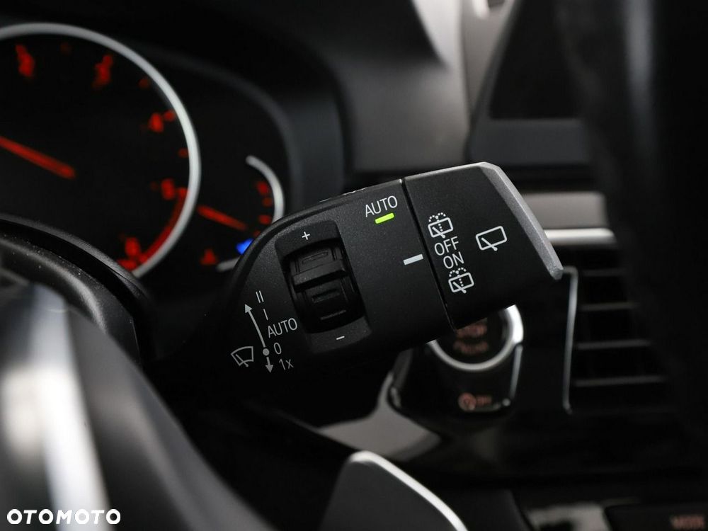 BMW Seria 5 520d Sport Line - 35