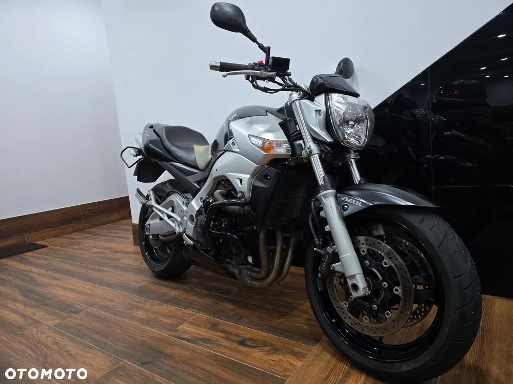 Suzuki GSR - 6