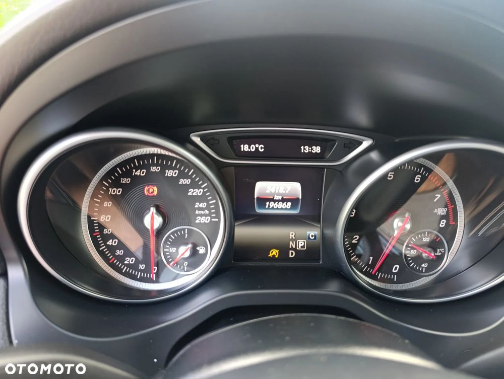 Mercedes-Benz CLA 180 7G-DCT UrbanStyle Edition - 27