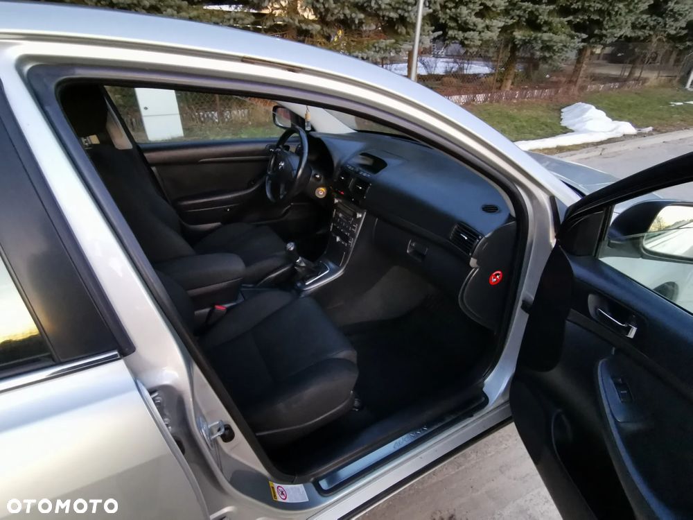 Toyota Avensis - 9