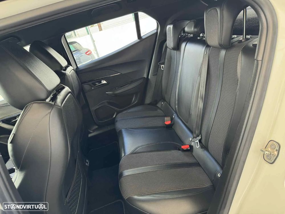 Peugeot 2008 1.2 PureTech GT Line - 19