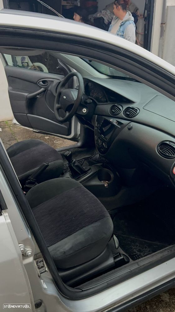 Ford Focus DI Ghia - 12