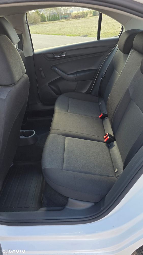 Skoda RAPID - 9