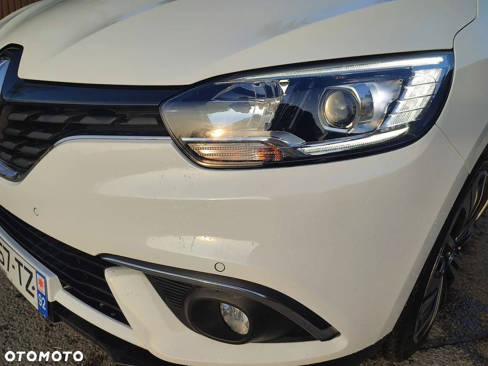 Renault Grand Scenic - 10