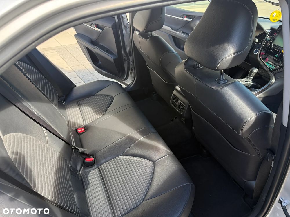 Toyota Camry 2.5 Hybrid Executive CVT - 6
