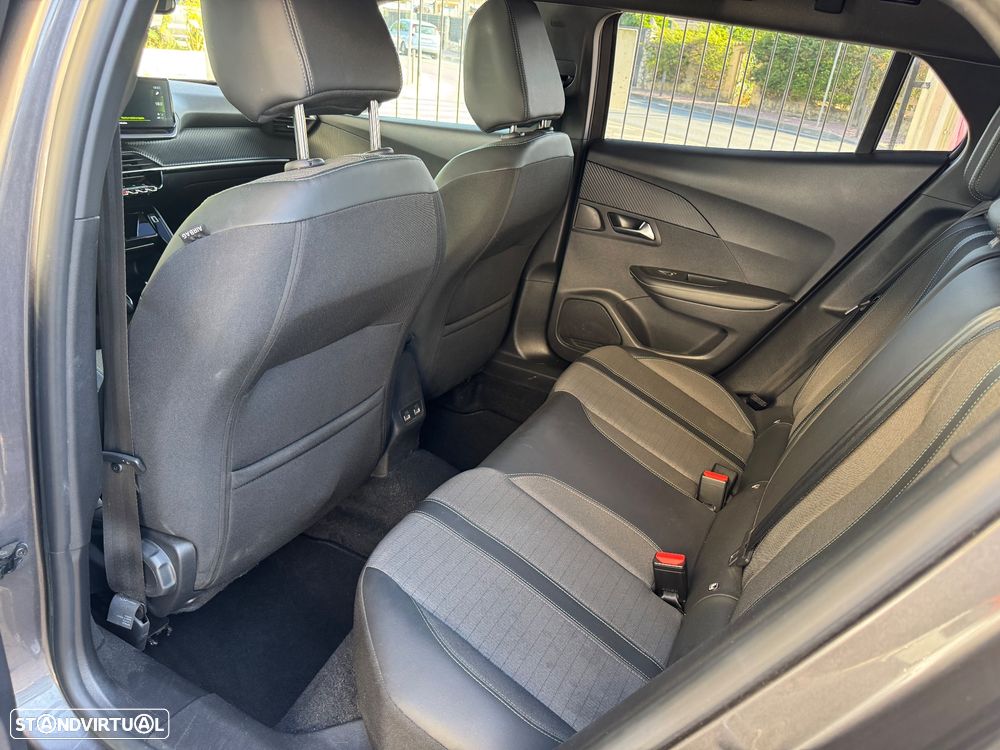Peugeot 2008 1.2 PureTech Active EAT8 - 10