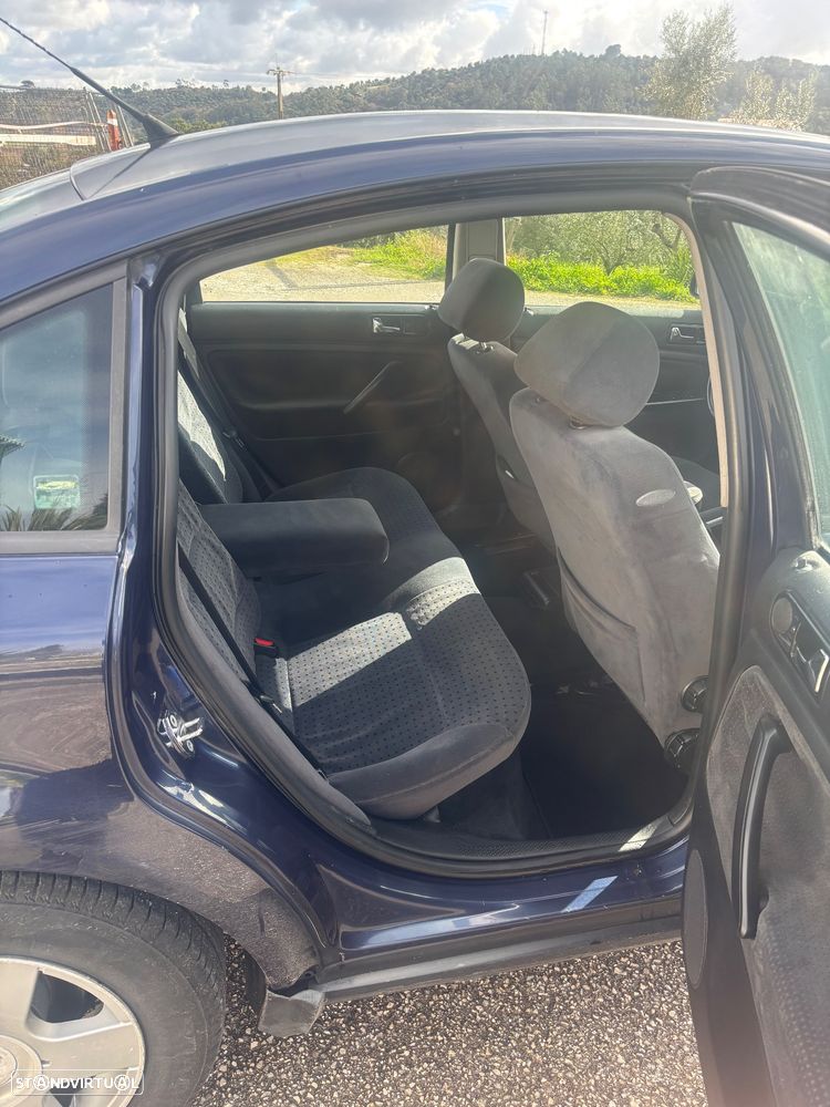 VW Passat 1.9 TDi Confortline - 5