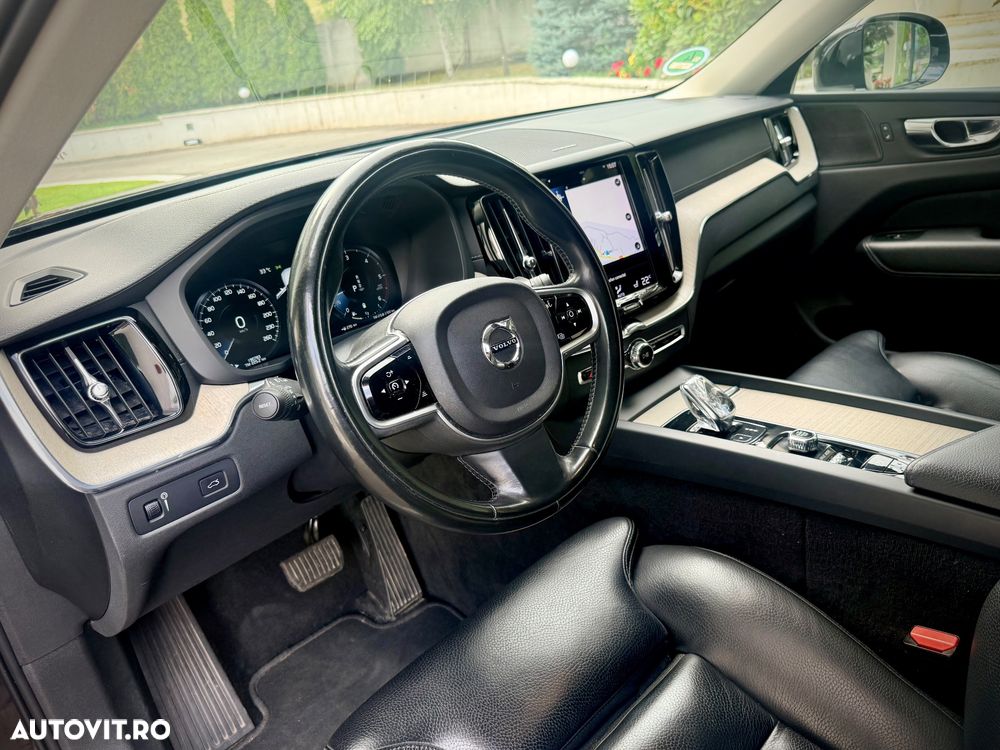 Volvo XC 60 B4 D AWD Plus Dark - 6