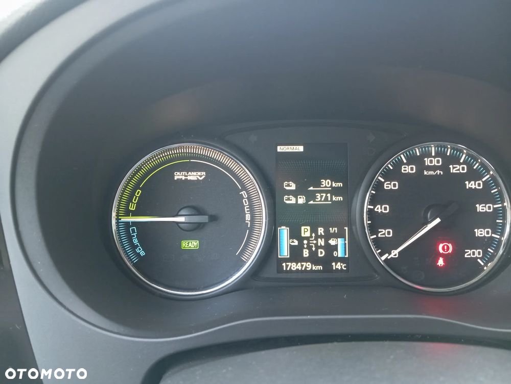 Mitsubishi Outlander - 10