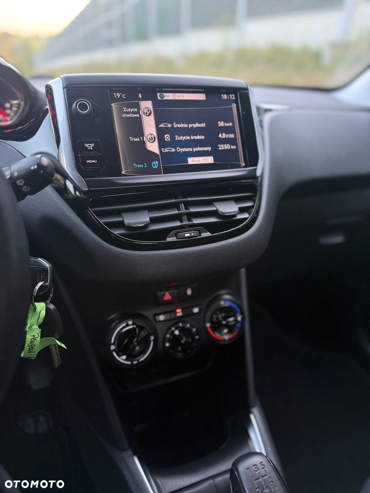 Peugeot 208 - 21