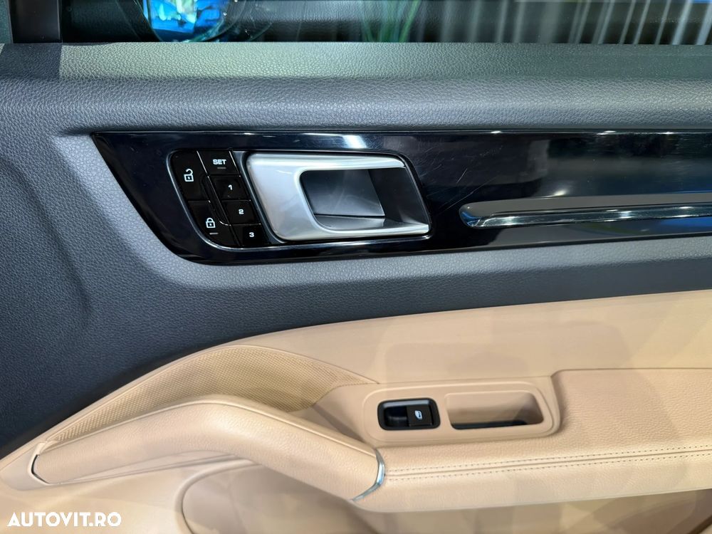 Porsche Cayenne - 24