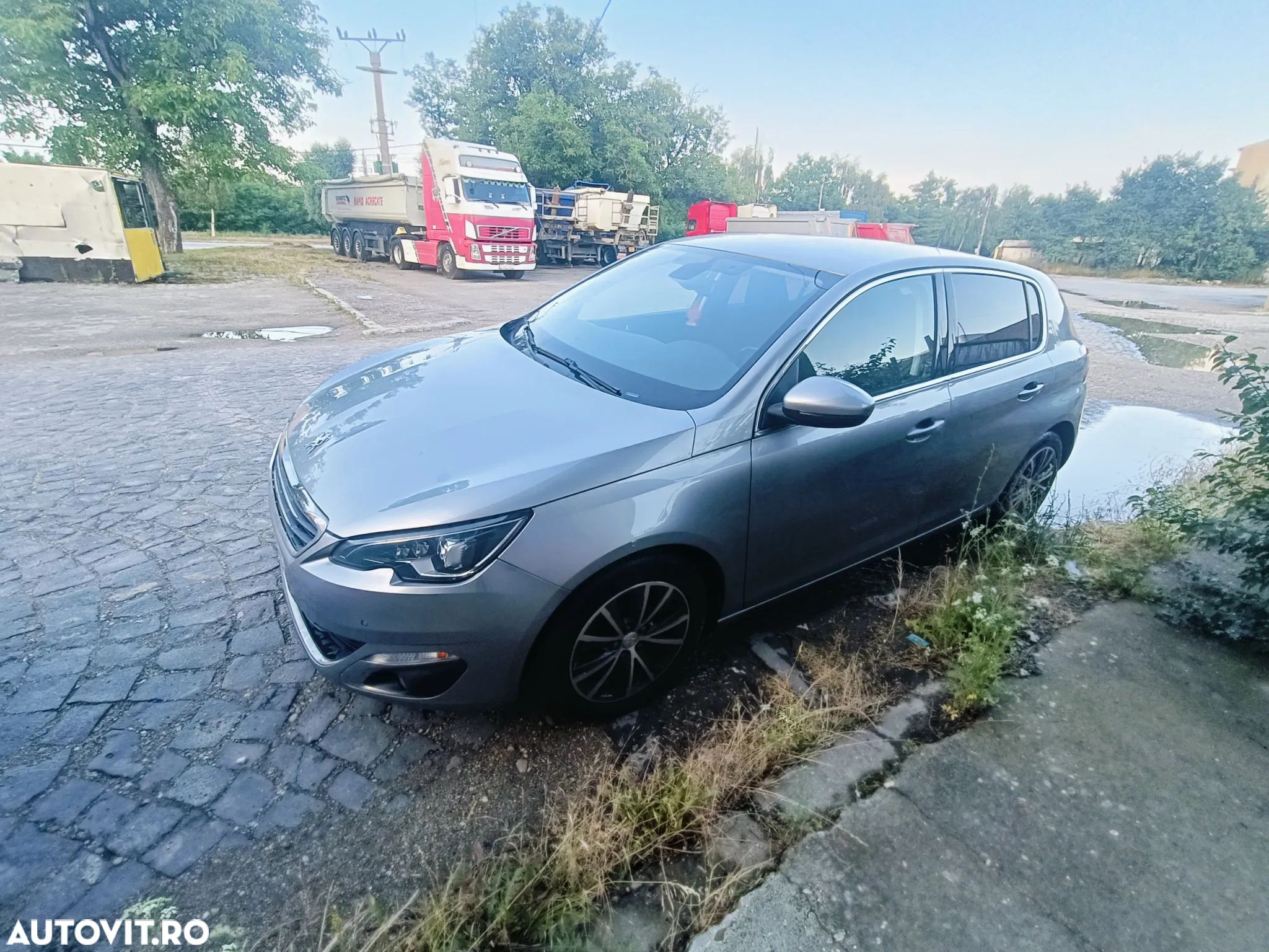 Peugeot 308 1.2 L PureTech Turbo Allure - 1