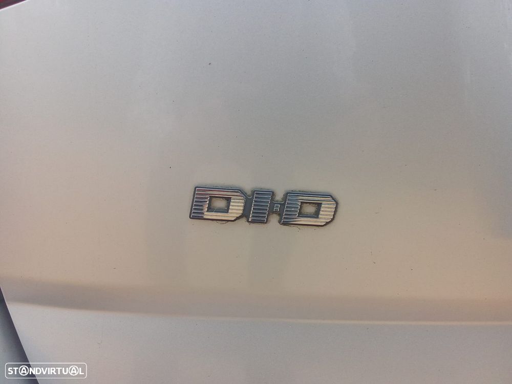 Mitsubishi Space Wagon - 2