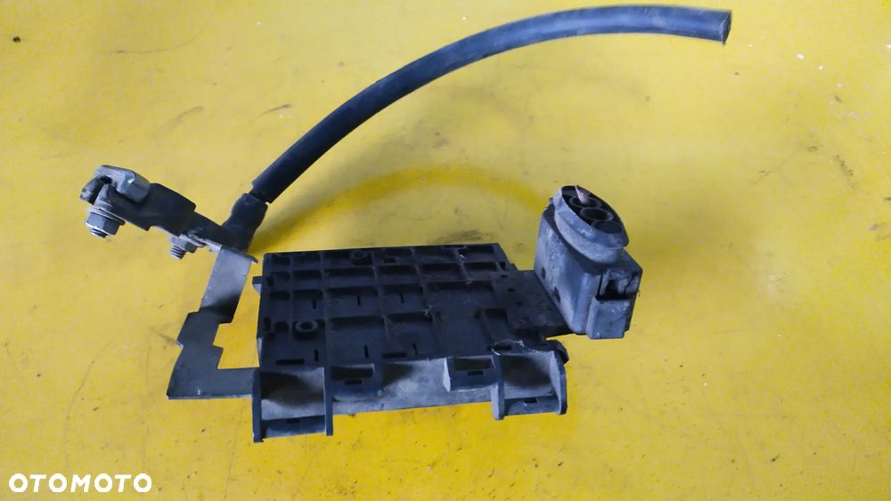 6N0937774 VW,AUDI SKRZYNKA BEZPIECZNIKÓW AKUMULATORA - 1