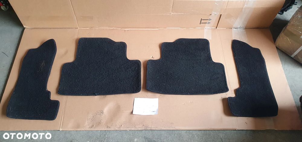 Dywaniki wycieraczki wykładziny welurowe oryginał tył Opel Zafira C - 1