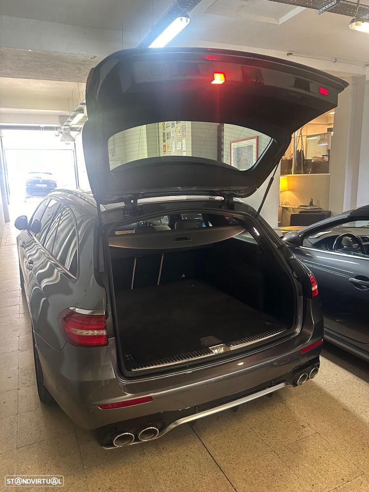 Mercedes-Benz E 53 AMG 4-Matic+ - 28