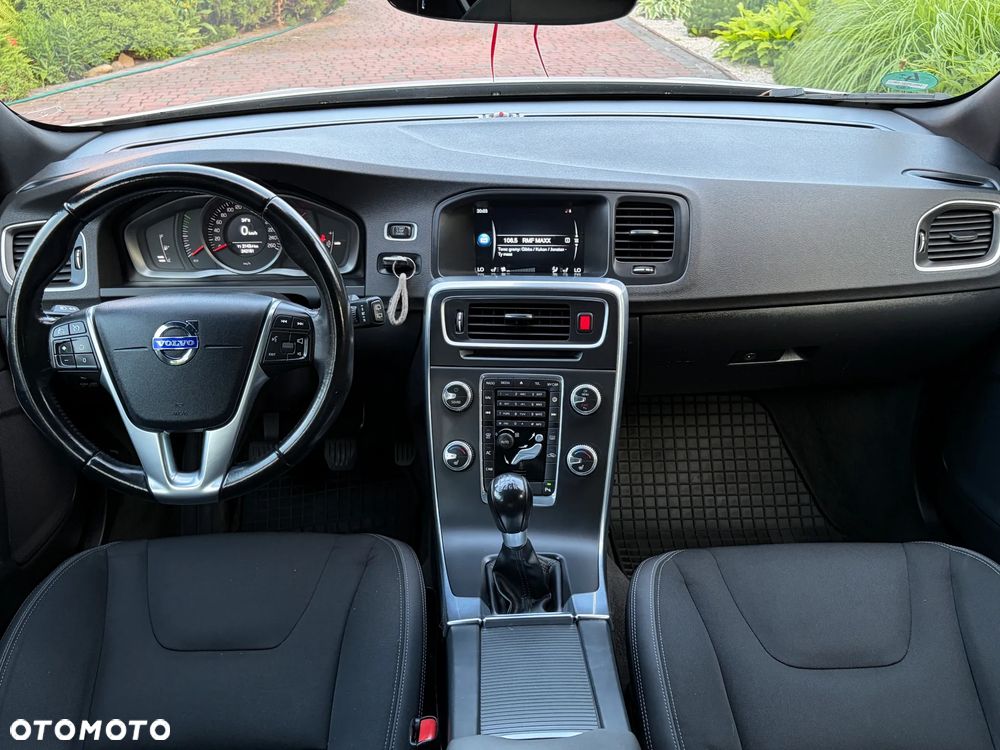 Volvo V60 D3 Momentum - 28