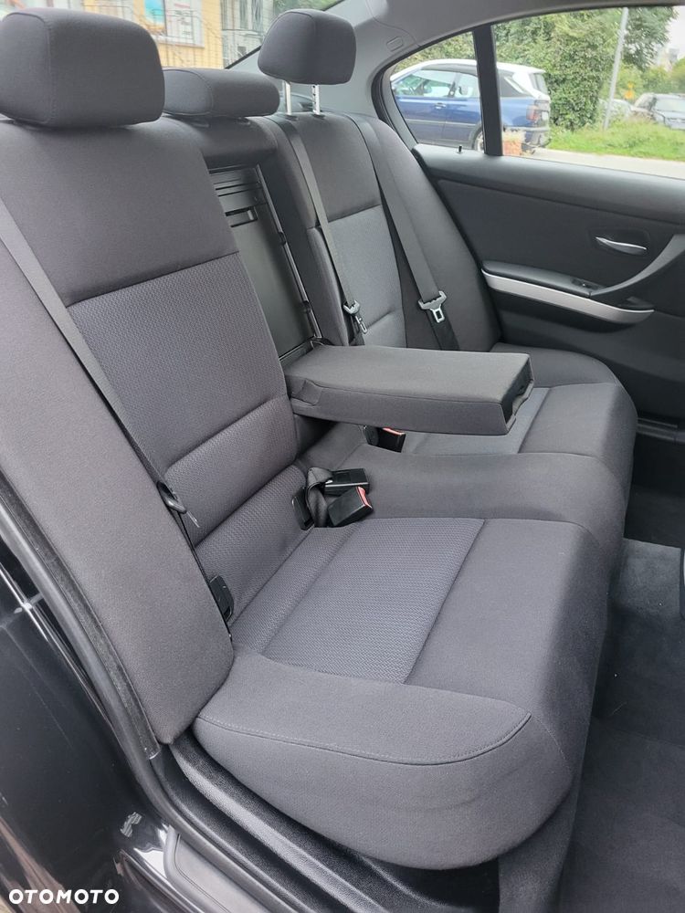 BMW Seria 3 318i Edition Sport - 16