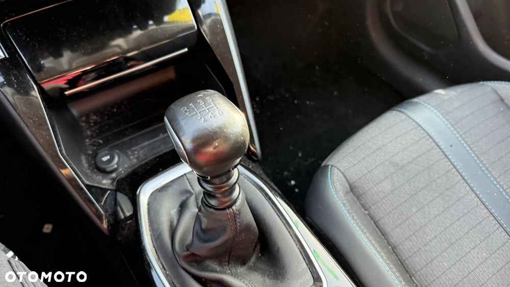 Peugeot 208 ver-1-2-puretech-allure-s-s - 23