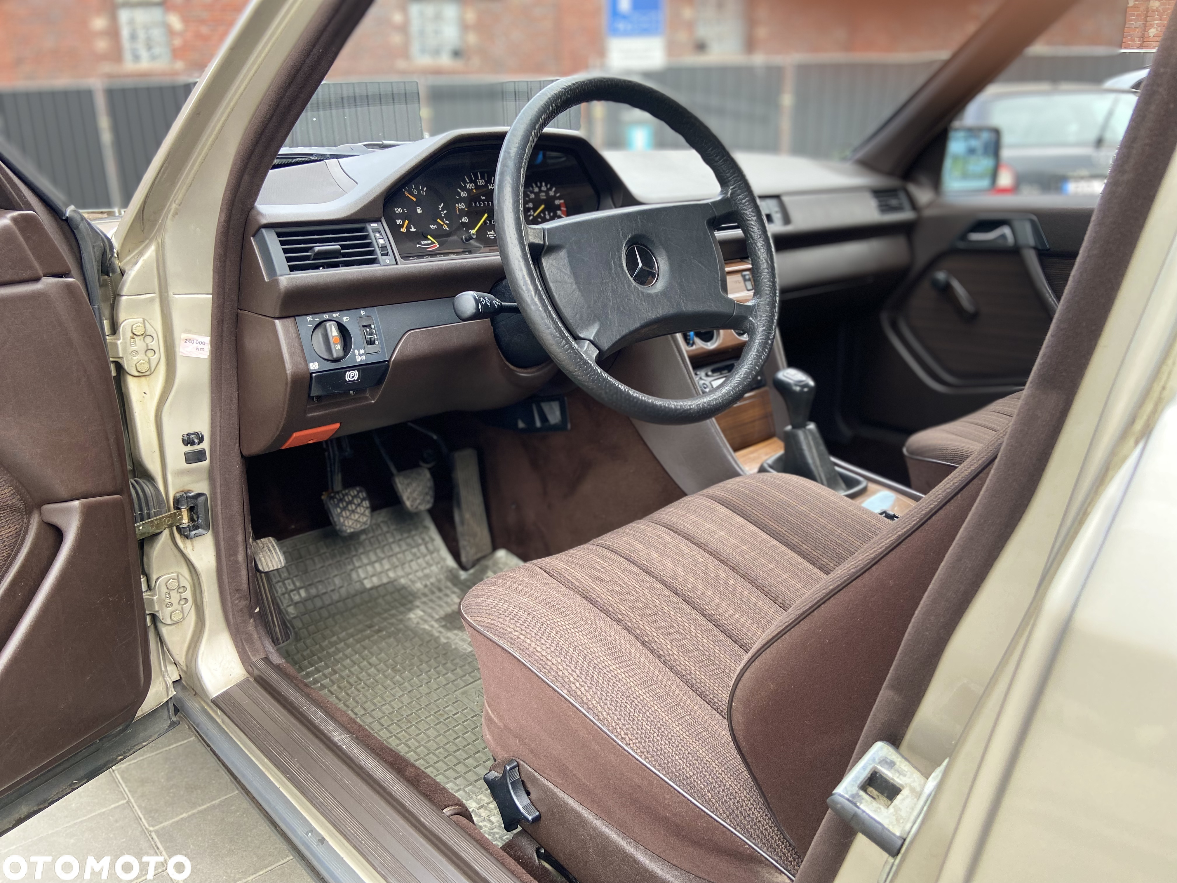 Mercedes-Benz W124 (1984-1993) - 12