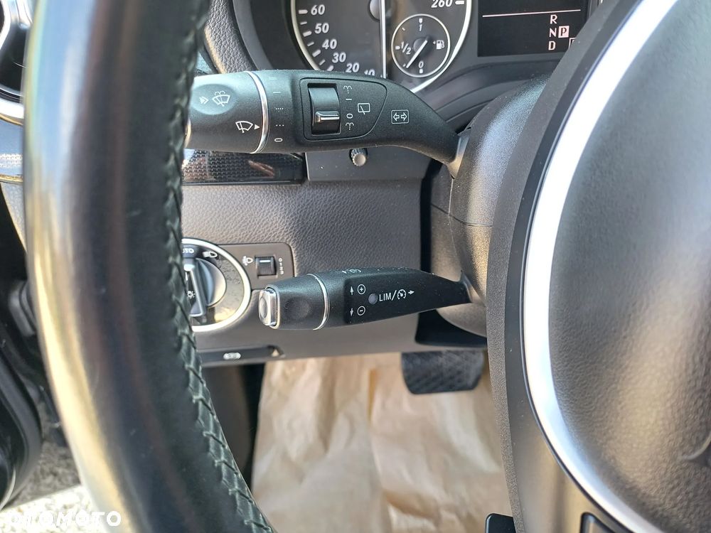 Mercedes-Benz Klasa B 180 CDI (BlueEFFICIENCY) 7G-DCT - 40