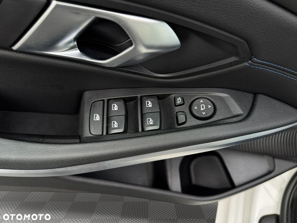 BMW Seria 3 318i M Sport - 12