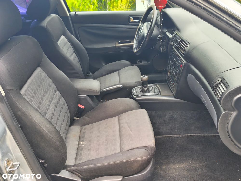 Volkswagen Passat 1.9 TDI Highline - 15