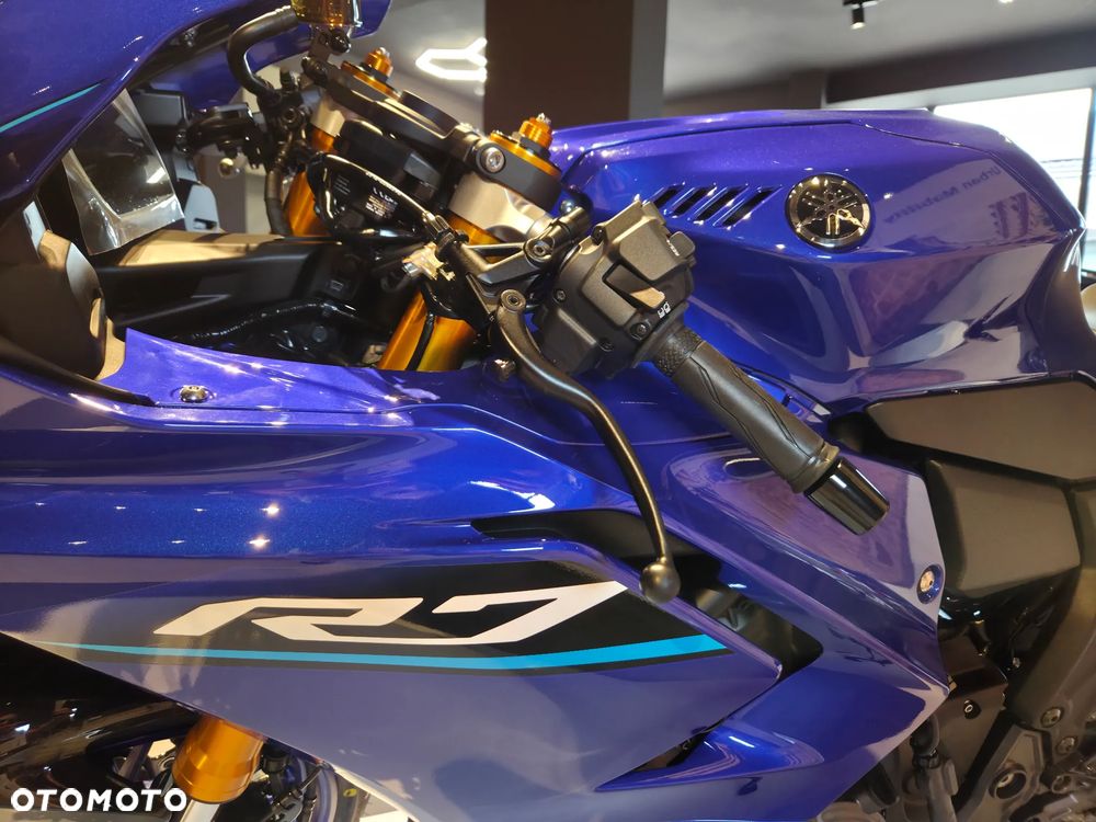 Yamaha R7 - 17