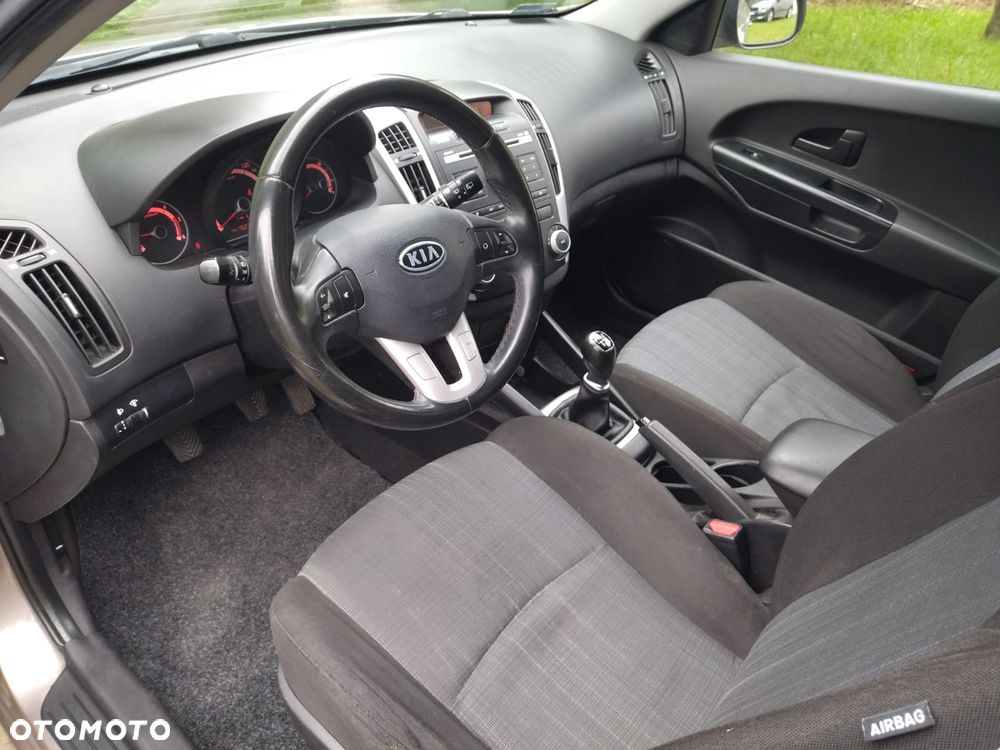 Kia Ceed 1.6 Crdi Comfort + - 5