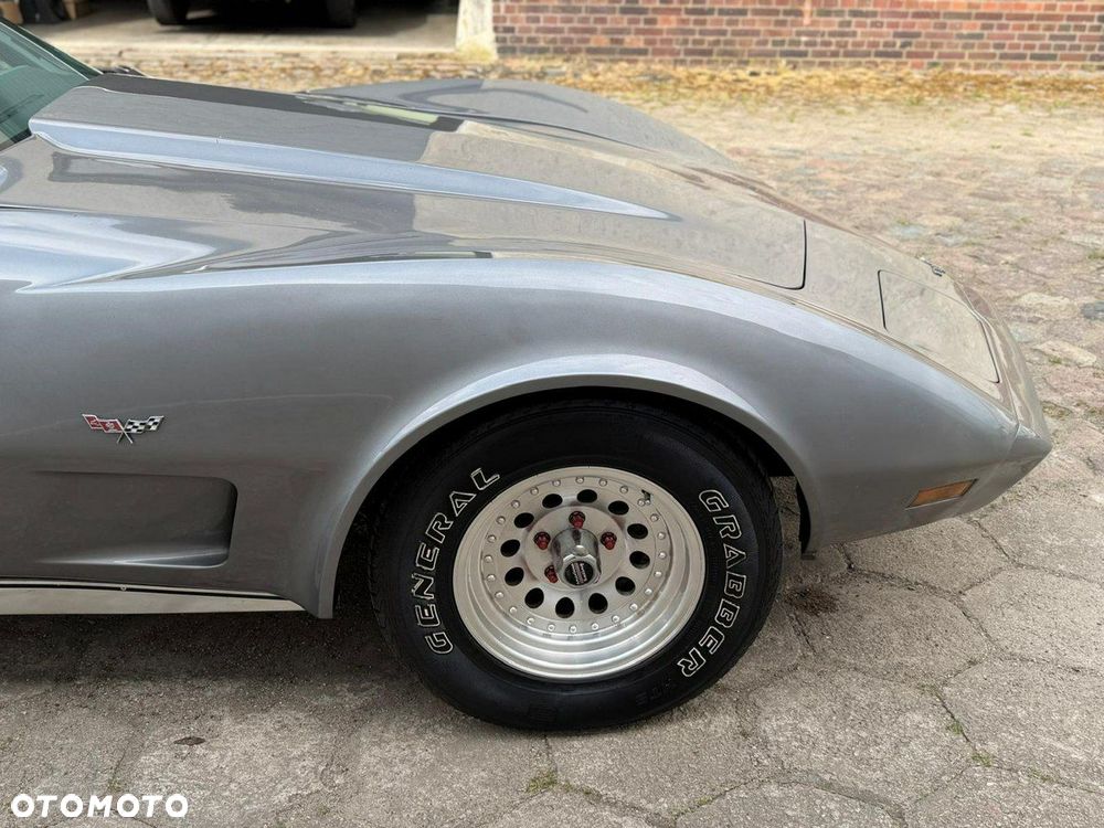 Chevrolet Corvette - 19