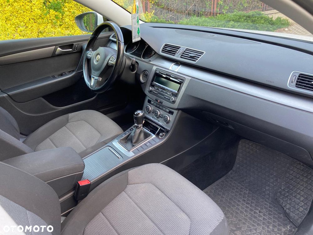 Volkswagen Passat - 10