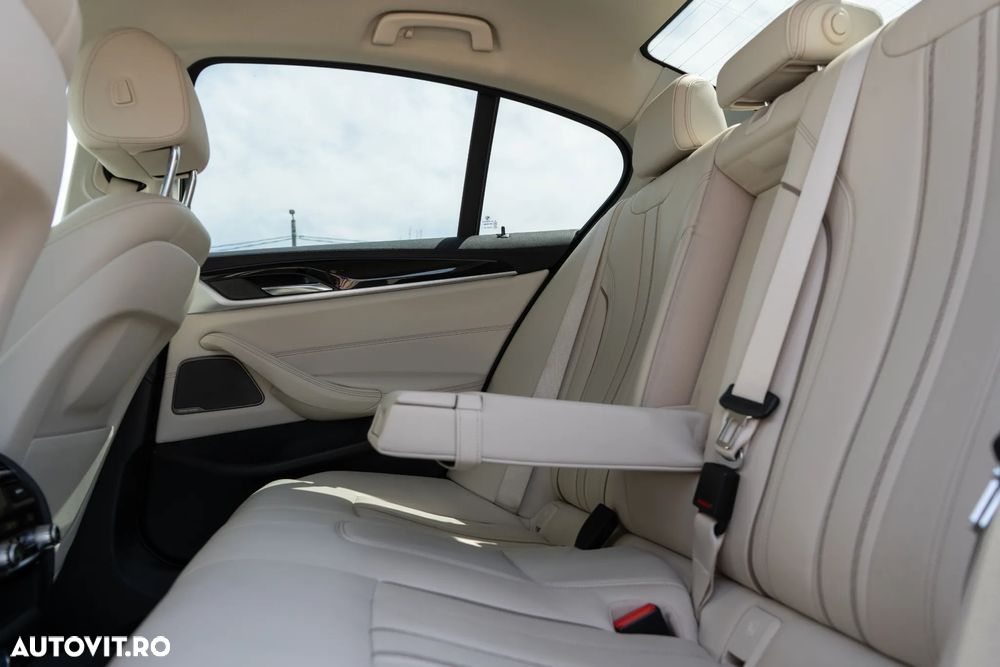 BMW Seria 5 540i xDrive AT - 12