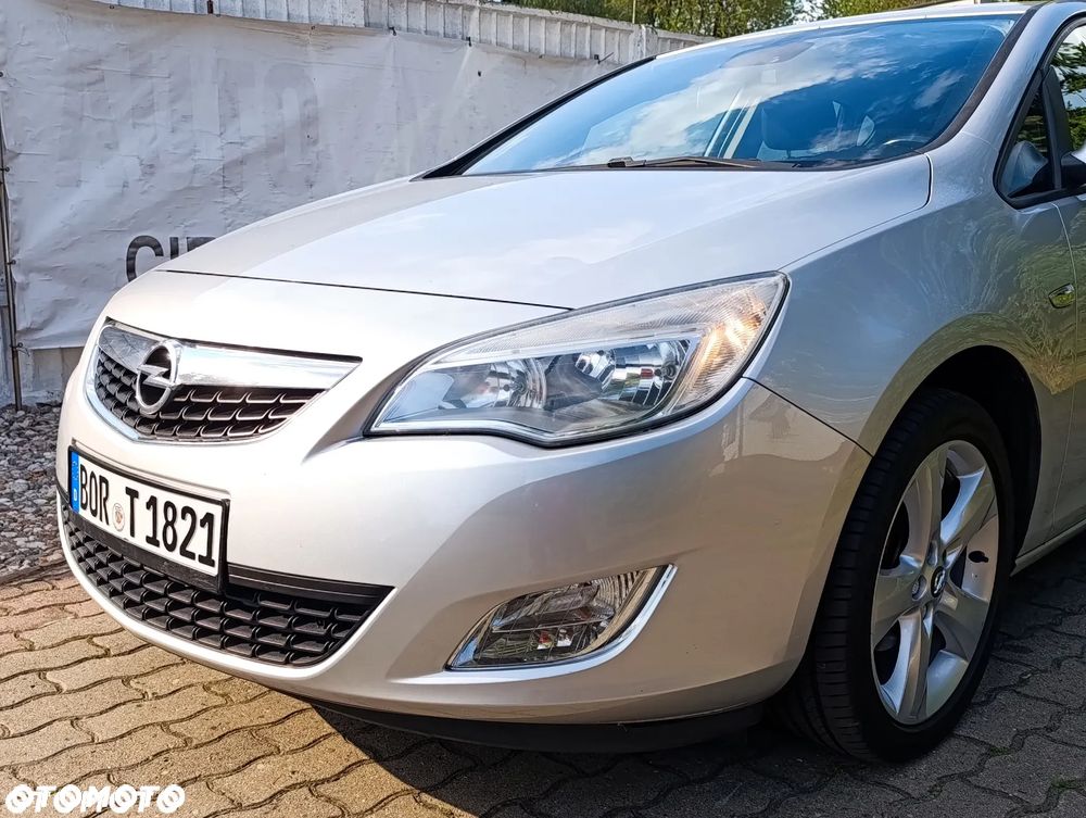 Opel Astra 1.6 Design Edition - 12