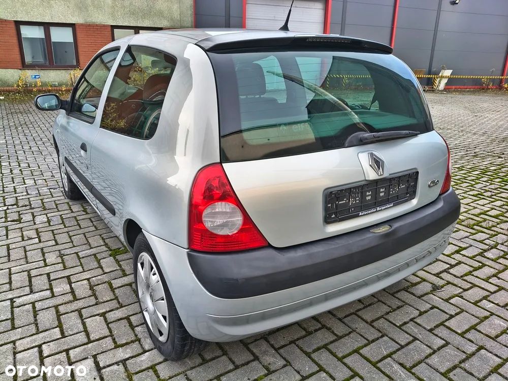 Renault Clio 1.2 16V 75 Expression - 12