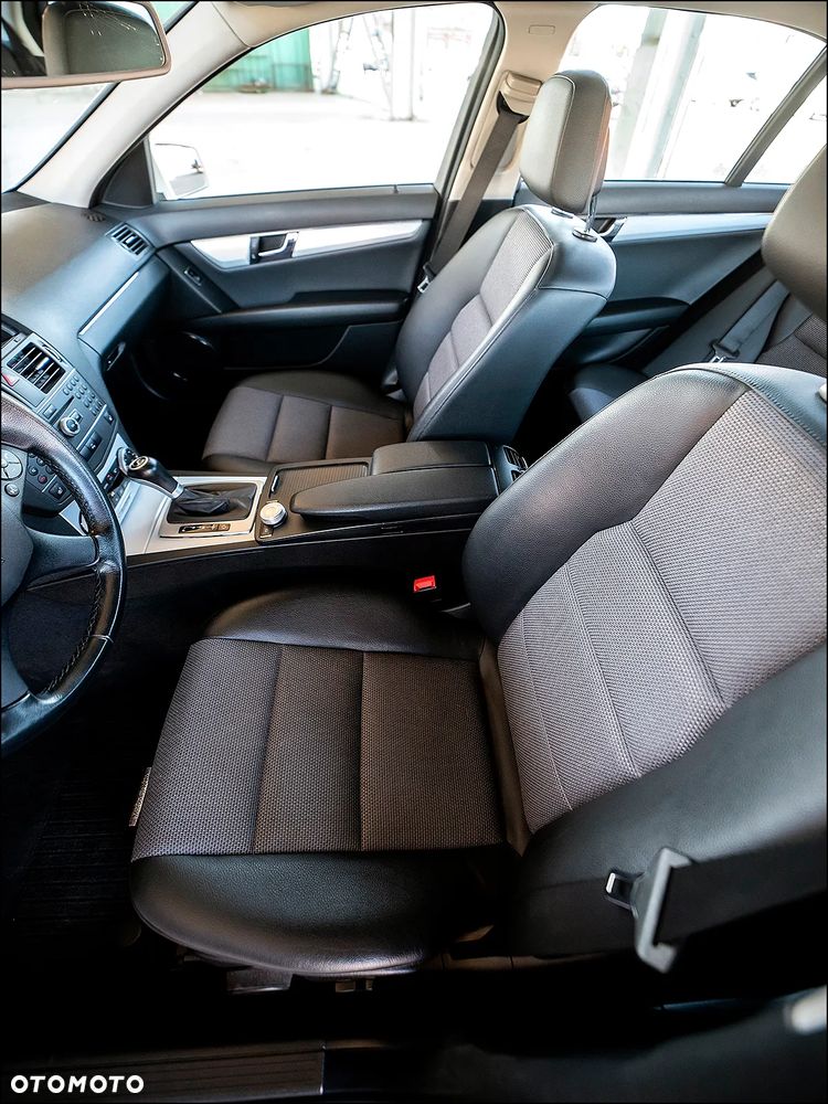 Mercedes-Benz Klasa C 180 BlueEFFICIENCY 7G-TRONIC Avantgarde - 34