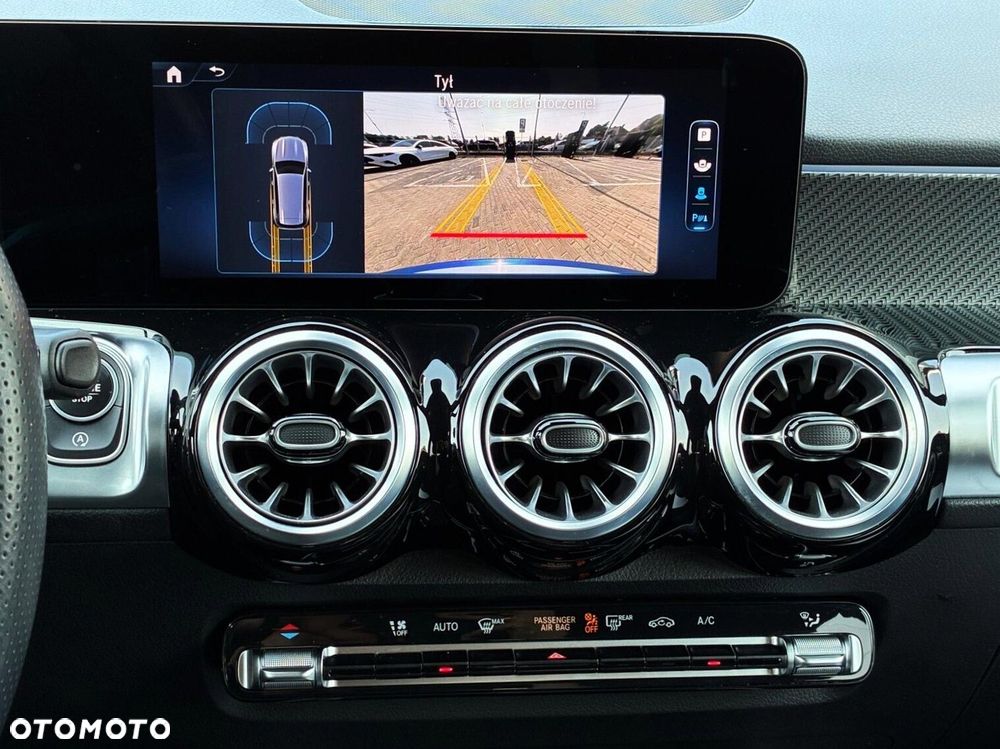 Mercedes-Benz GLB - 13