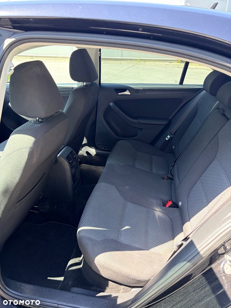 Volkswagen Jetta 1.4 TSI BMT Trendline - 16