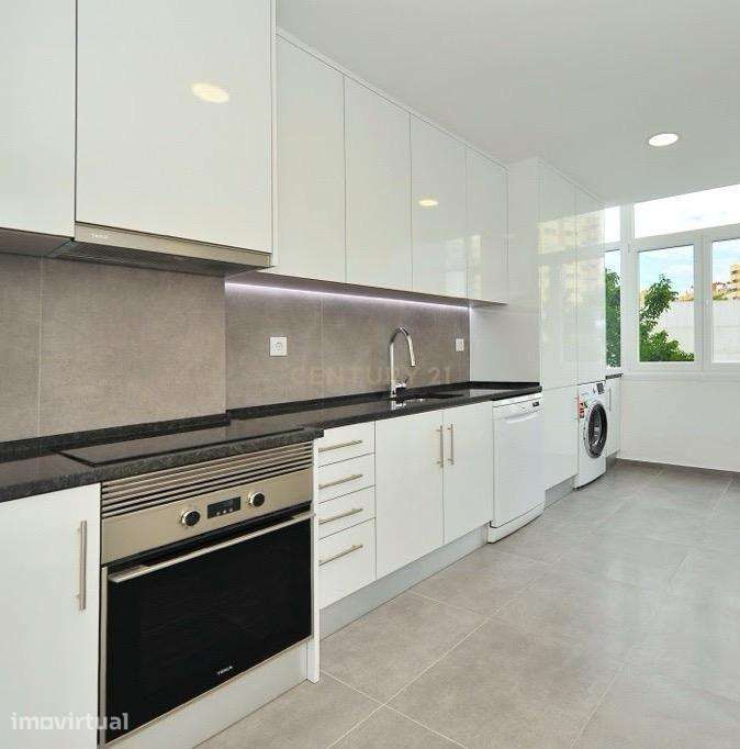 Apartamento T2 em Carnide, Lisboa - Localização Central - Grande imagem: 3/7