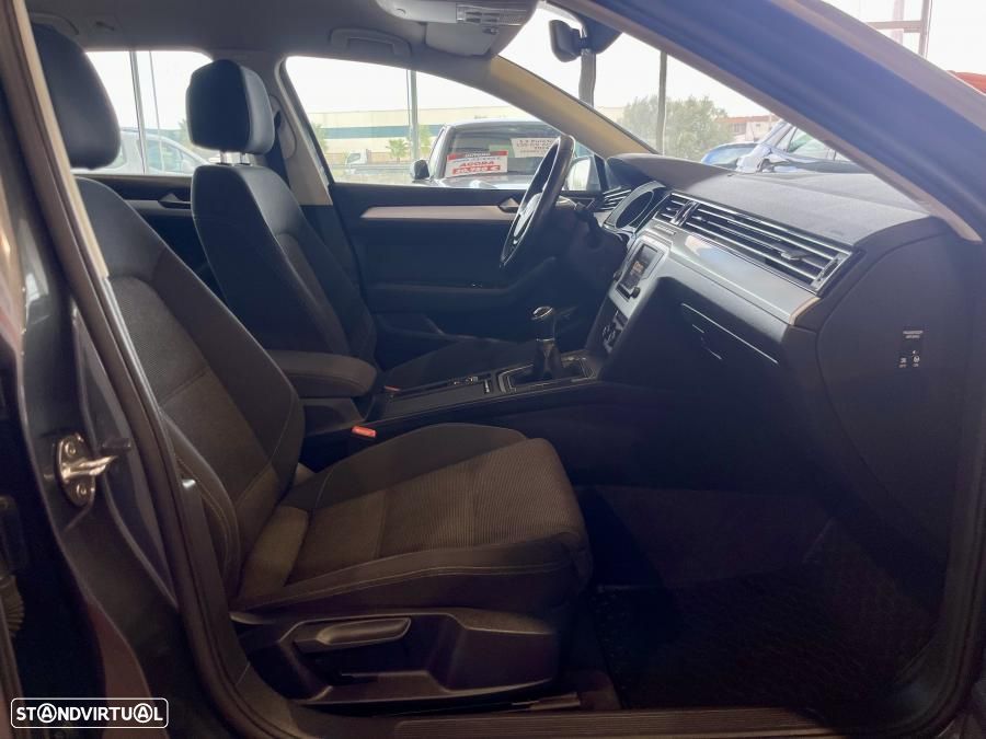 VW Passat Variant 1.6 TDI BlueMotion - 25