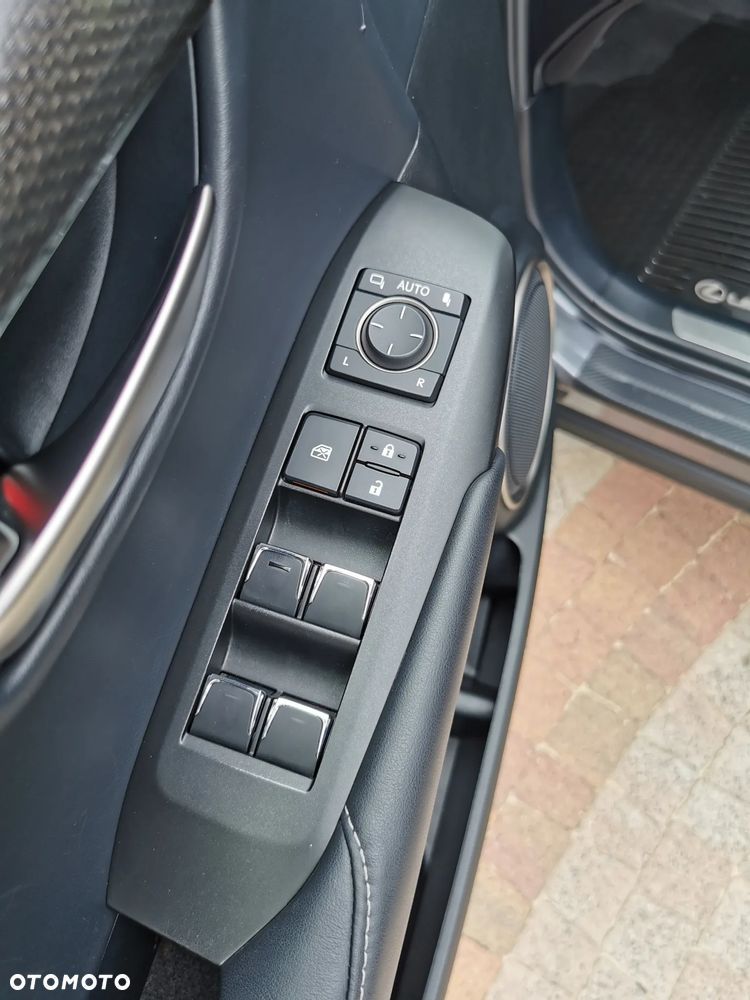 Lexus NX 300 AWD - 11