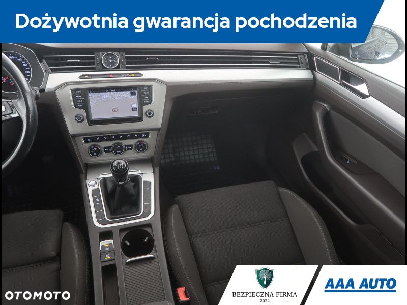 Volkswagen Passat - 9