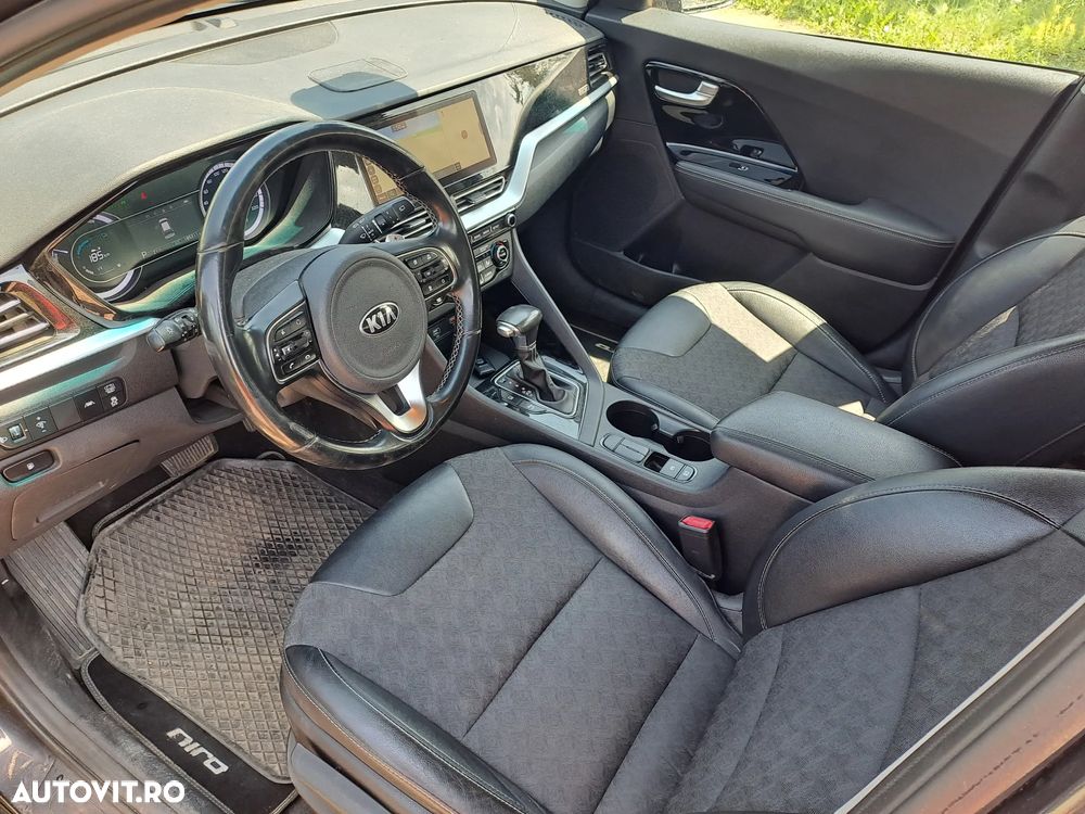 Toyota Corolla Sedan 1.8 HSD Business Plus - 7