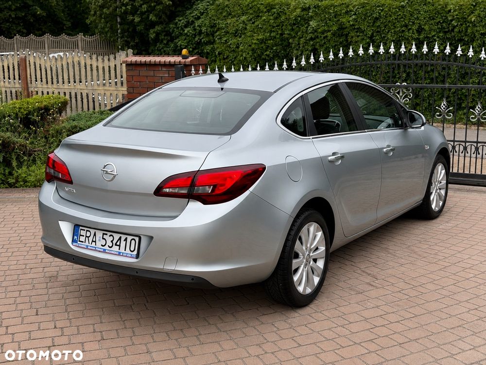 Opel Astra 1.4 ecoFLEX Cosmo - 6