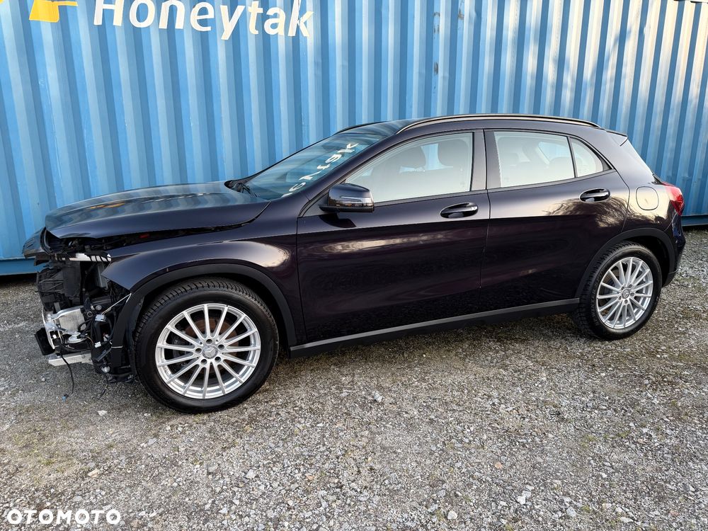 Mercedes-Benz GLA 180 Urban - 3