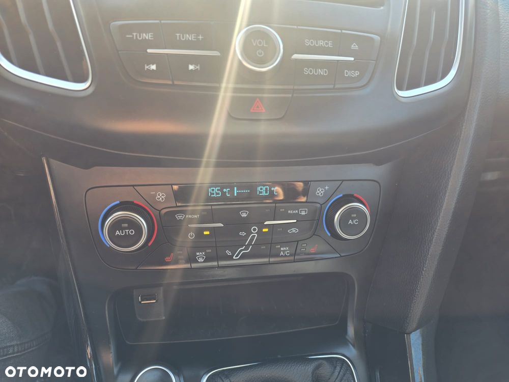Ford Focus 1.0 EcoBoost Titanium - 18