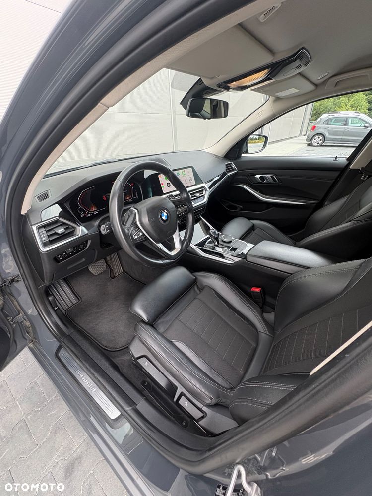 BMW Seria 3 320d Sport Line - 13