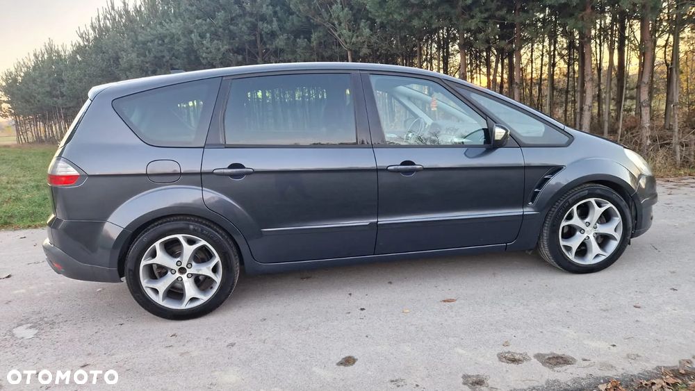 Ford S-Max - 13