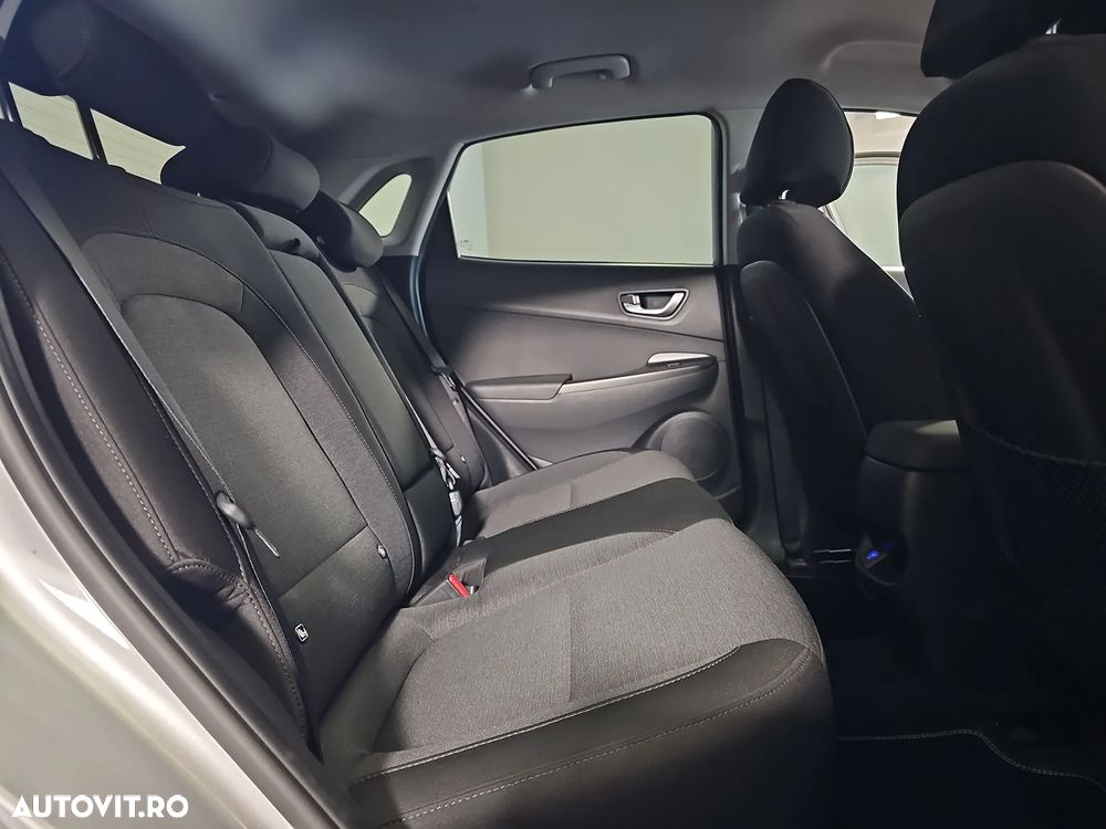 Hyundai KONA - 13