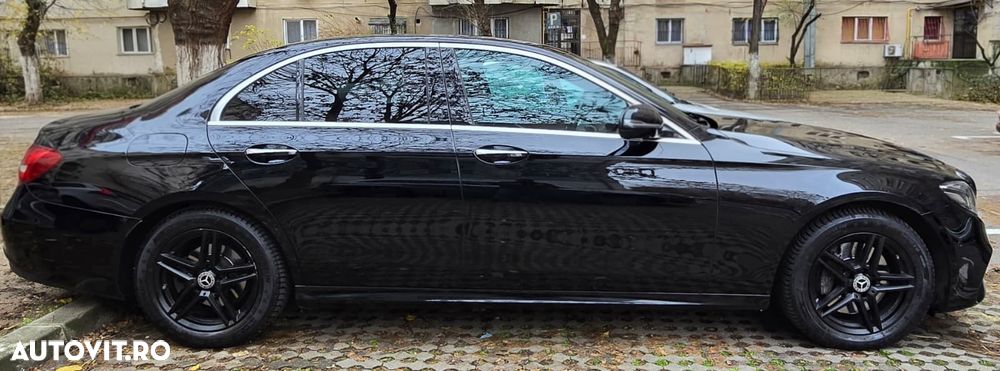 Mercedes-Benz E 220 d 4Matic T 9G-TRONIC Avantgarde - 2